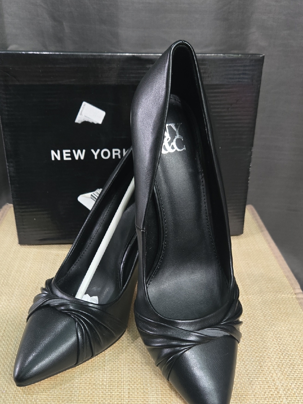 Black Pointed Knot-Detail Pumps
